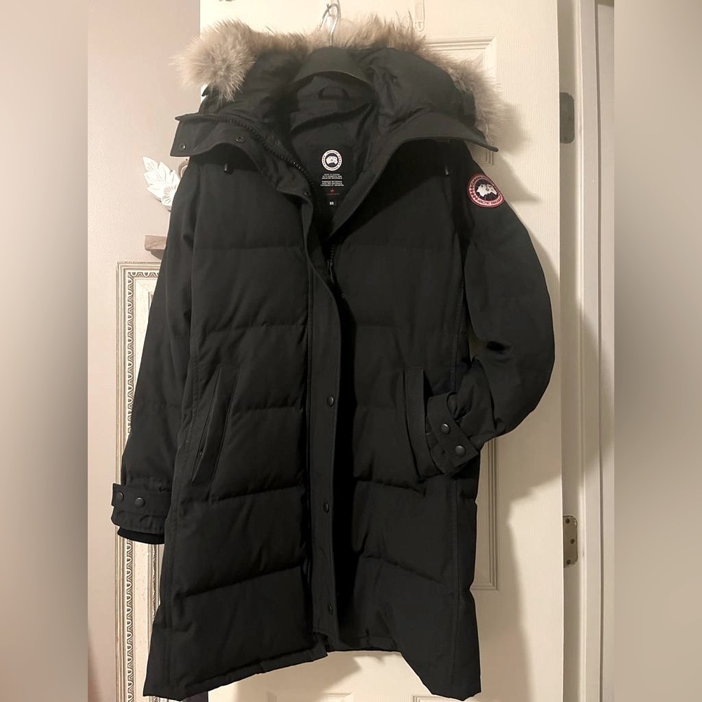 Women’s Shelburne Canada Goose Parka Size M
